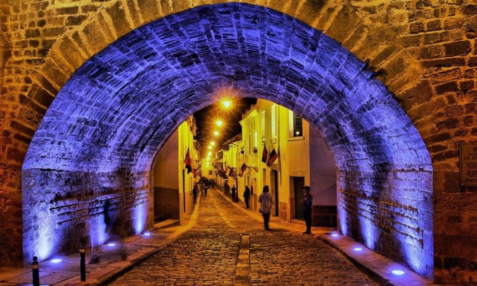 La Ronda — La Calle Más Antigua de Quito